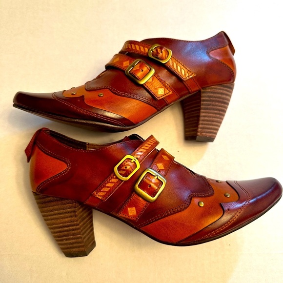 Corkys Shoes - Elite Corkys Women’s Size 8 Vintage Look Marigold Double Strap Leather Shootie